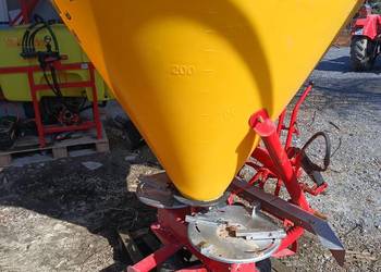Rozsiewacz dwutalerzowy hydrauliczne otwieranie 500l