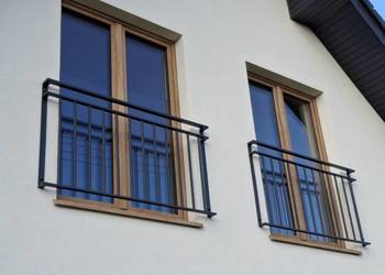Balustrady metalowe zewnętrzne na okno balkonowe/Balkon francuski