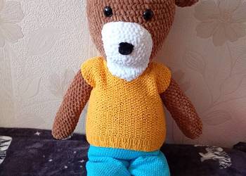 Pluszowa maskotka Miś w ubranku