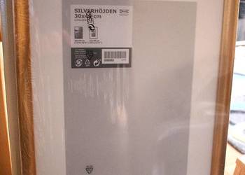Ramka w kolorze złotawym - Ikea Silverhojden - 30 x 40 cm