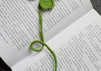 Zakładka do książki wykonana na szydełku, koniczynka