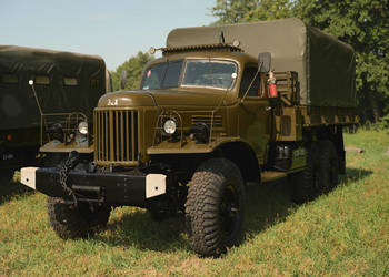 Wojskowy ZIŁ-157 – 1976 r., skrzyniowy militarny zabytek