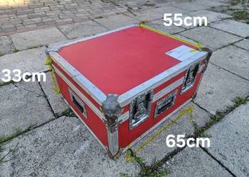 Skrzynia transportowa / Flight case – solidna, metalowe okucia, 65×55×33 cm
