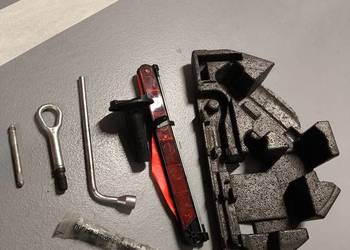 Zestaw mercedes, hak, trójkąt, klucz Zestaw mercedes, hak, trójkąt, klucz