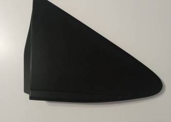 Toyota Yaris III trójkąt/osłona błotnika prawa