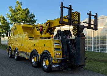 Holownik 8x4 Scania R560 pomoc drogowa