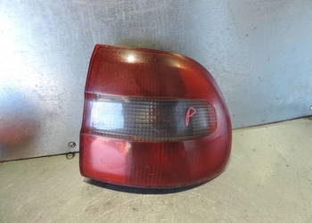 VOLVO V40 I LAMPA PRAWY TYŁ