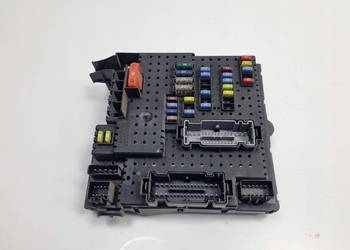 Volvo S60 I XC70 I V70 II 2.4 D5 SKRZYNKA BEZPIECZNIKÓW 30728512