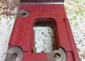 Wspornik cylinderka prawy Zetor