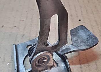 Rygiel zamka maski Volvo 960