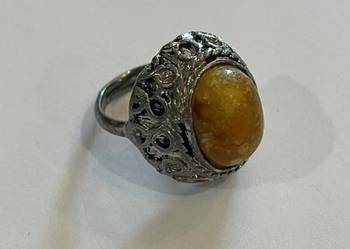Srebrny Pierścionek z Naturalnym Bursztynem – Styl Vintage, Piękne Zdobieni
