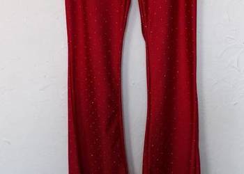 Legginsy z szeroką nogawką.