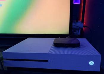 Xbox One S 500gb + Dwa pady