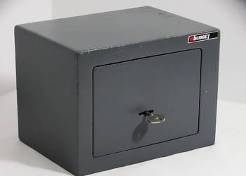 Mały sejf metalowy Budget BSF2317M.