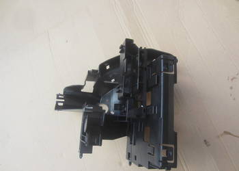 517941395 mocowanie skrzynki bezpieczników vw t-roc