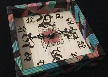 Drewniany zegar ścienno-stołowy z wypaloną tarczą HandMade