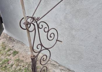 Kuty stojak uchwyt na ścianę pod sztandar chorągiew