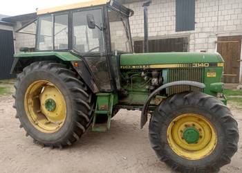 John Deere 3140
