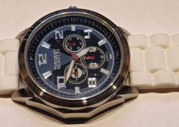 NOWY, sportowy zegarek z białą bransoletką. Bardzo ładny.