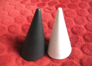 Sól i pieprz - Stożki - 9,5 x 5,5 cm Rzadki okaz - Solniczka i pieprzniczka
