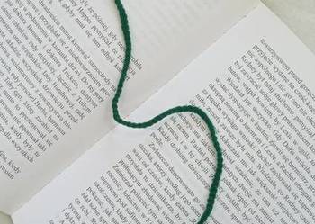 Słonecznik wykonany na szydełku, zakładka do książki