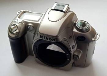Nikon F55- aparat fotograficzny, lustrzanka analogowa