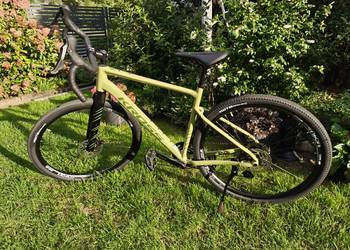 Kross Esker 6.0 Gen2 rama - L 20 cali koło 28" zielony khaki + akcesoria