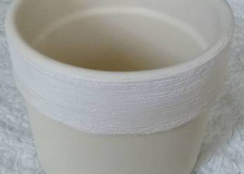 Jasnokremowa ceramiczna osłona na doniczkę wys. 8,5 cm