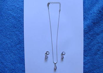 Sprzedam ładny komplet naszyjnik z kolczykami nowy bez pudełka tanio