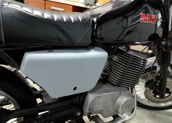 MZ ETZ 250 boczek pokrywa akumulatora