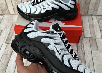 Nike TN Black and White