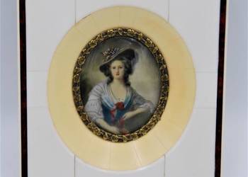 Miniatura na kości z portretem Dama w kapeluszu