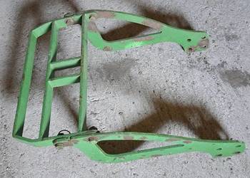Ramka  przednia  maski John  Deere