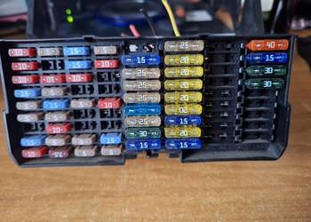 Skrzynka bezpieczników VW Amarok 2H0906407 2ZC