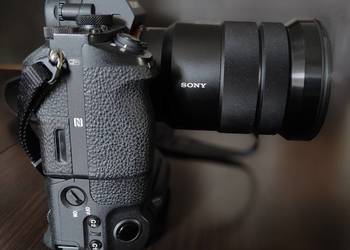 Sony A7 II M2 z oryginalnym Grypem VG-C2EM i Obiektywem Sony 18-105 G OSS