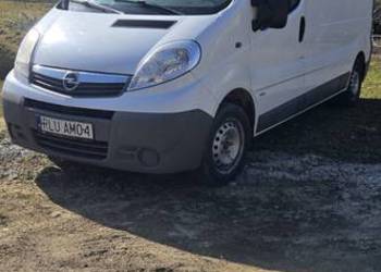 Opel vivaro 2.5 L2H1 long klima doinwestowany