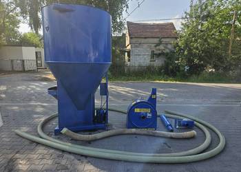 Mieszalnik pasz ssąco tłoczący