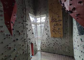 Ściana wspinaczkowa razem z boulderownią i pełnym wyposażeniem!!!