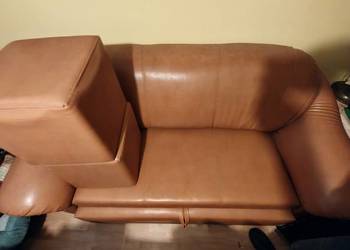 Sofa z funkcją spania + 2 pufy
