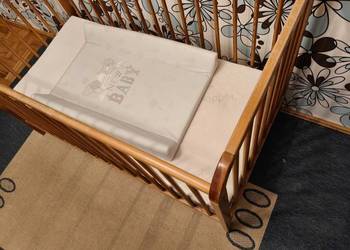 2 ŁÓŻECZKA DZIECIĘCE !!  DREWNIANE materac kołderka przewijak stopień free