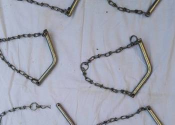 Solidna wojskowa przetyczka z łańcuchem (nowa) Solidna wojskowa przetyczka z łańcuchem (nowa)