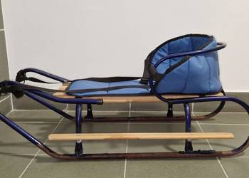 Sanki dla dziecka z oparciem, materacykiem i podnóżkiem