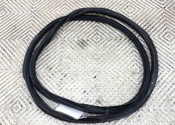 USZCZELKA DRZWI TYŁ LEWA SKODA OCTAVIA IV Kombi 5E3867367