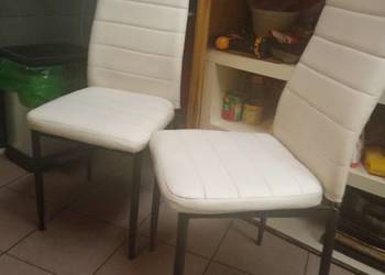 Dwa krzesła skóra jak nowe