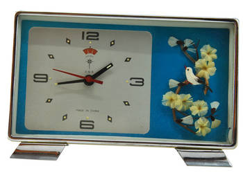 Stylowy, vintage’owy zegar stołowy w klasycznym chińskim designie