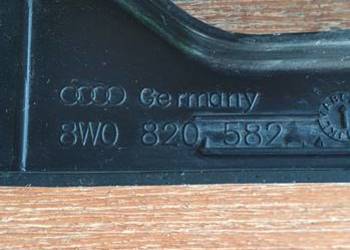 8W0820582 Uszczelka błotnika prawu przód