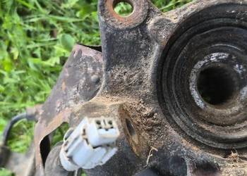Piasta z łożyskiem abs przednia pr 96-02 osłona Nissan Primera P11 oryginał