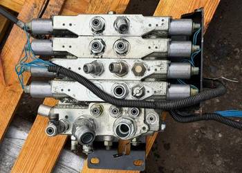 Rozdzielacz hydrauliczny czterosekcyjny HYSTER