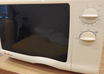 Mikrofalówka Moulinex DA4 700W. Prosta i niezawodna.