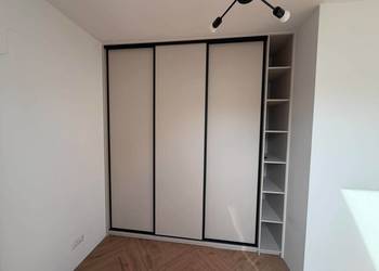 Szafy i zabudowy na wymiar - szybkie terminy realizacji
